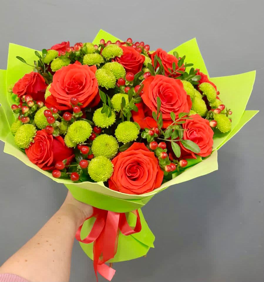 Букет цветов из: Хризантемы и Розы в Шентала