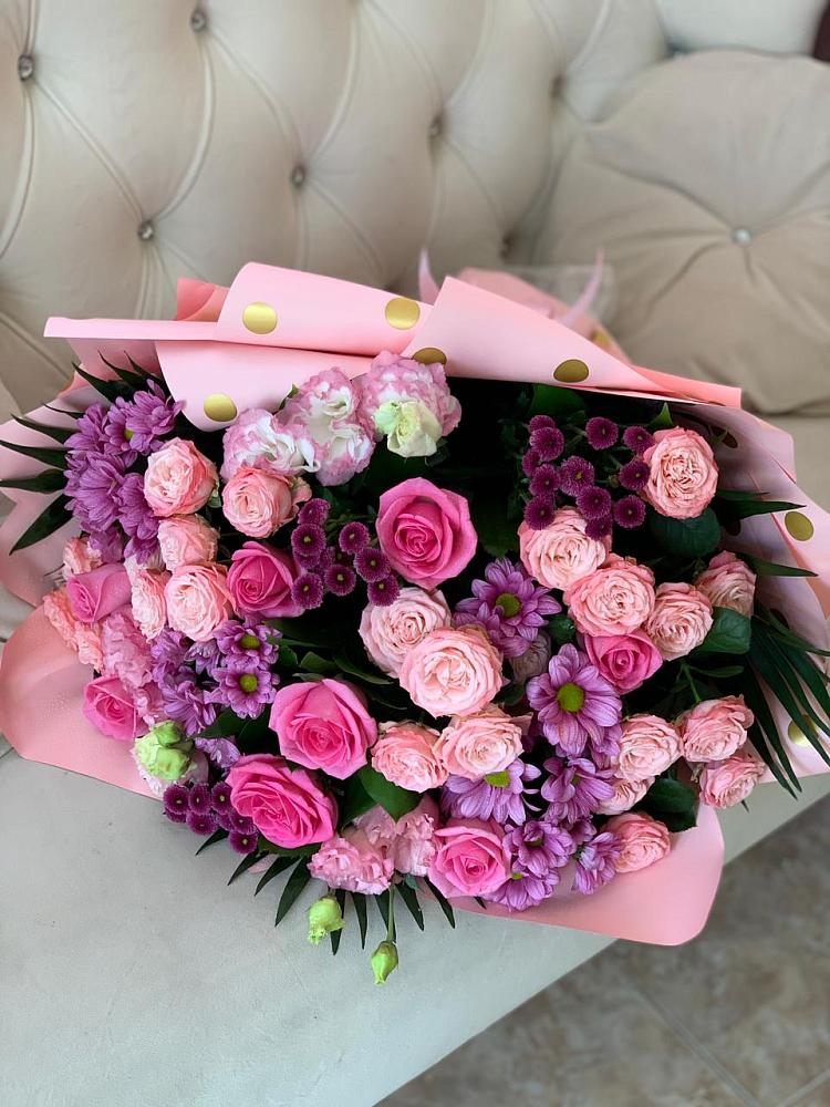 Букет цветов из: Хризантемы, Розы и Лизиантусы в Шентала