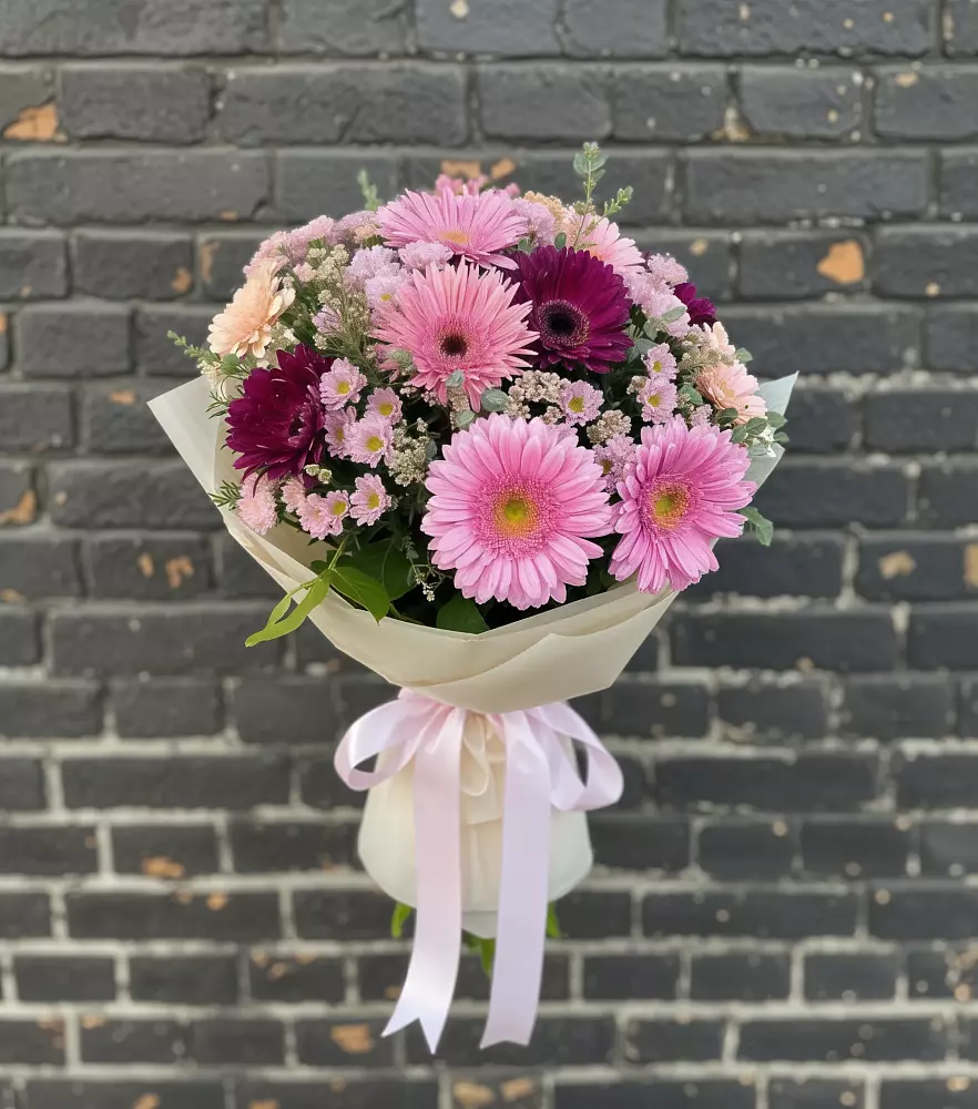 Букет цветов из: Герберы и Хризантемы в Шентала