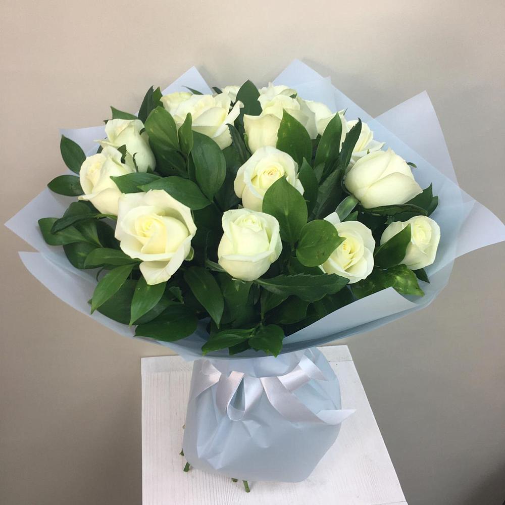 Букет 15 Белых роз Проуд в Шентала