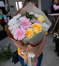Букет цветов из:  Герберы, Розы и Хризантемы в Шентала