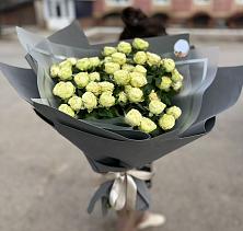 Букет Белые кустовые розы Солинеро в Шентала