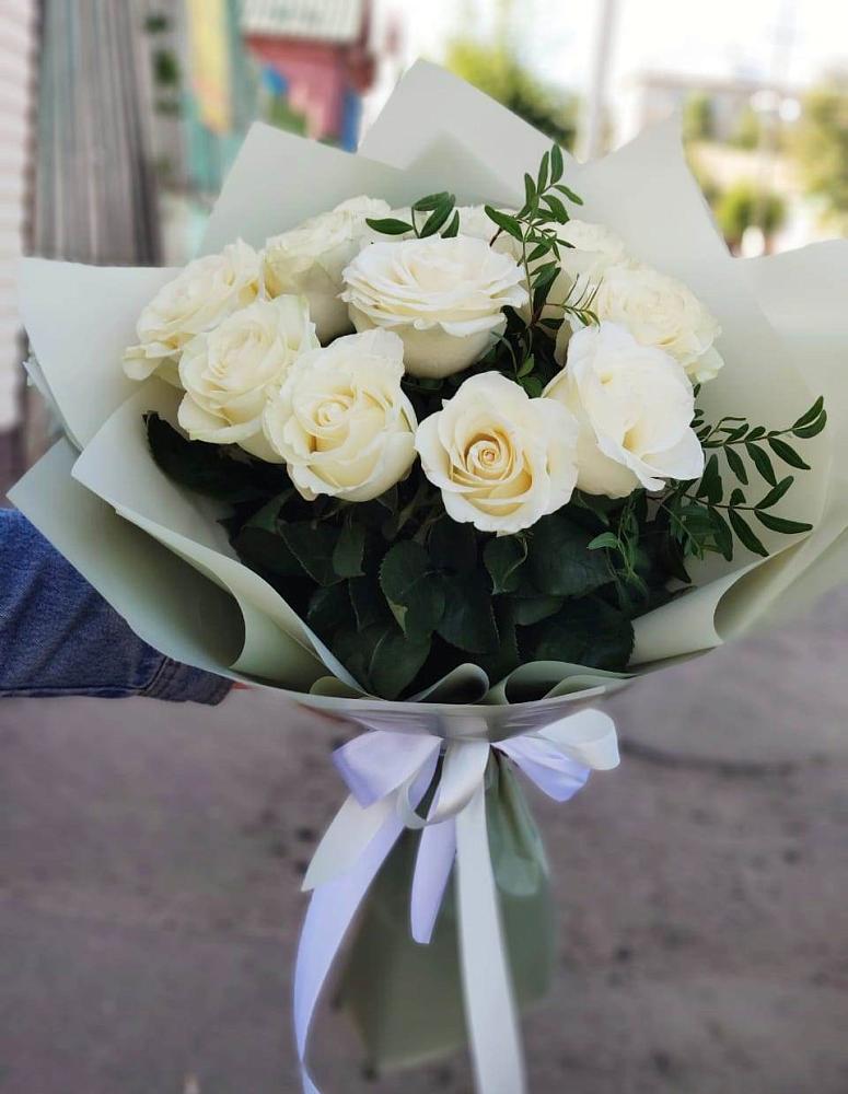 Букет Белые розы Проуд в Шентала