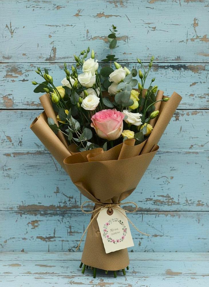 Букет цветов из: Розы и Лизиантусы в Шентала