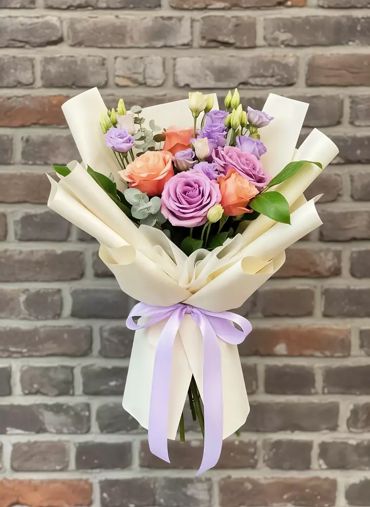 Букет цветов из: Лизиантусы и Розы в Шентала