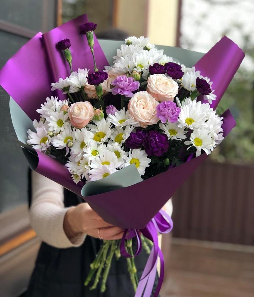 Букет цветов из: Хризантемы, Гвоздики и Розы в Шентала