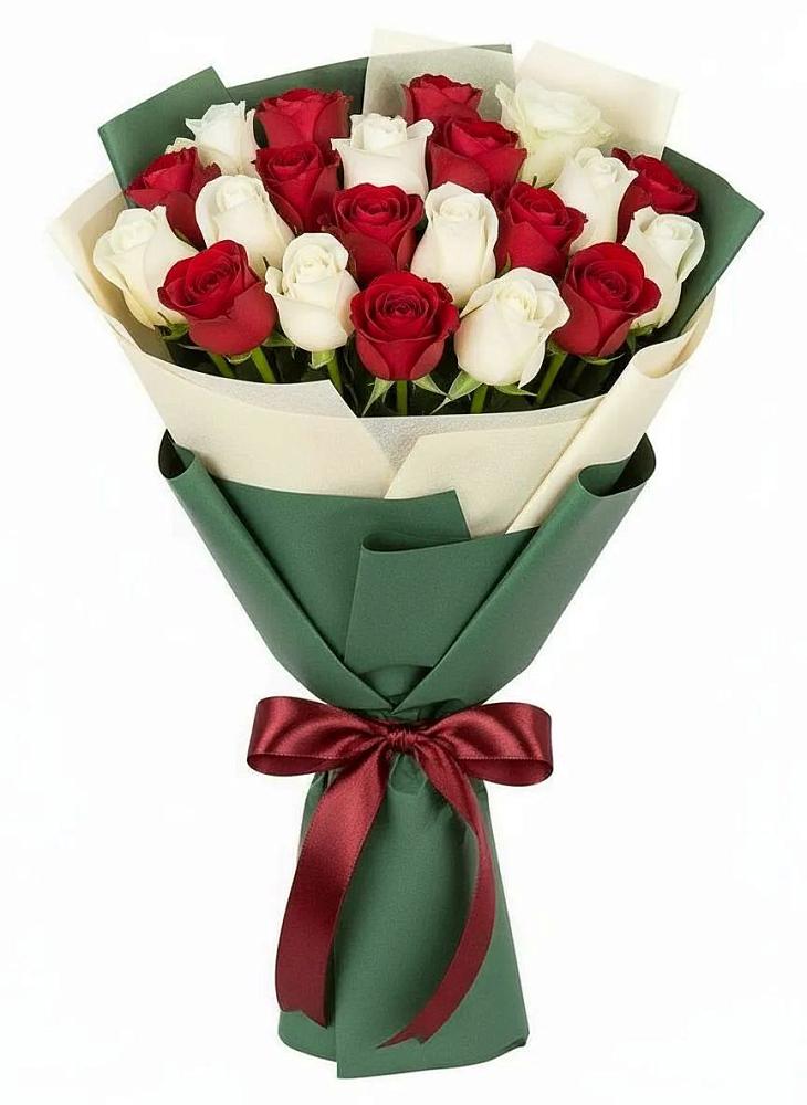 Букет Микс из красных и белых роз в Шентала
