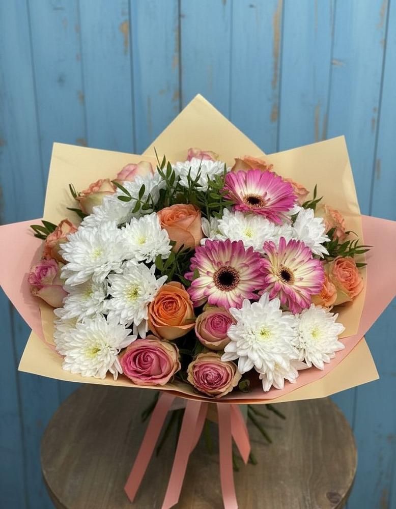 Букет цветов из: Розы, Герберы и Хризантемы в Шентала