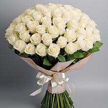 Букет 101 беля роза Белоснежка в Шентала