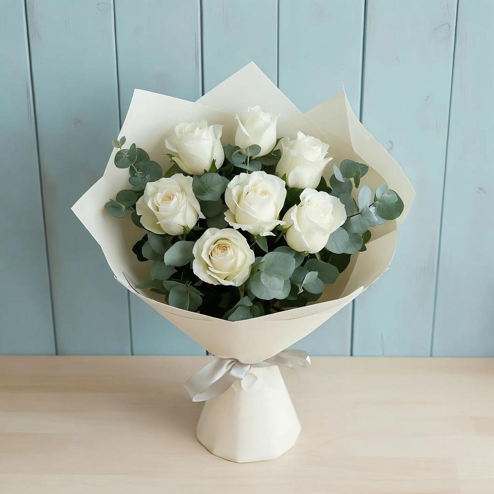 Букет Белые розы в Эвкалипте в Шентала