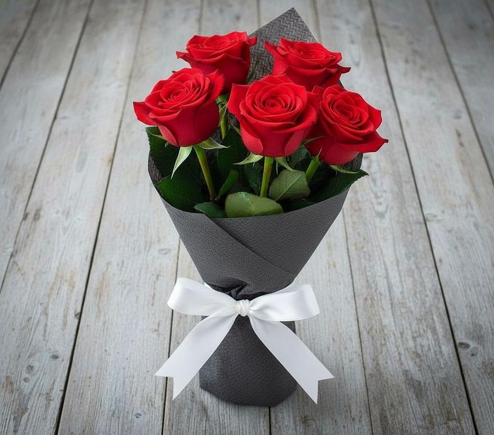 Букет 5 Красных роз Эдлесс Лав в Шентала