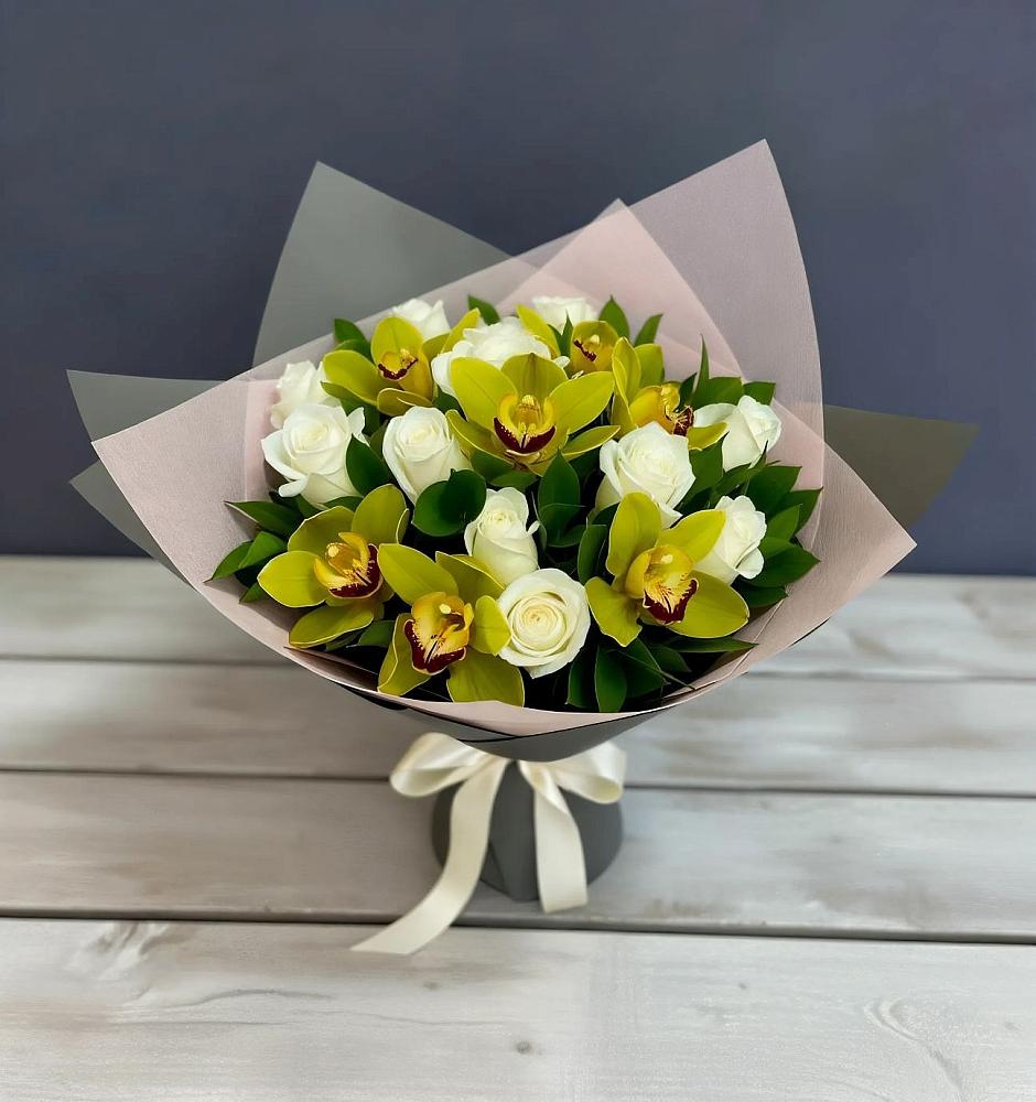 Букет цветов из: Орхидеи и Розы в Шентала