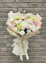 Букет цветов из:  Гвоздики, Розы, Лизиантусы и Хризантемы #REPLACE_PRED# Шентала