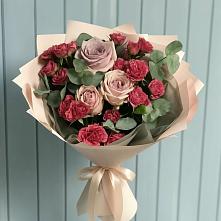 Букет цветов из:  Гвоздики и Розы в Шентала