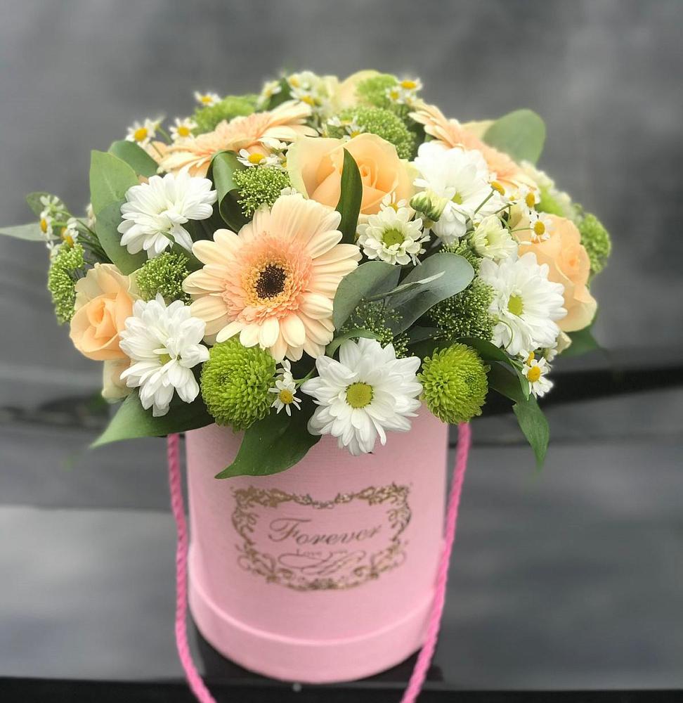 Цветочная композиция из Розы, Герберы и Хризантемы в шляпной коробке в Шентала