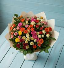 Букет Микс из разноцветных кустовых роз в Шентала